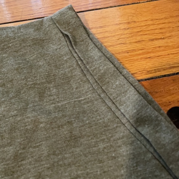 New Row House olive Green cuffed cap sleeve shirt - Picture 3 of 5